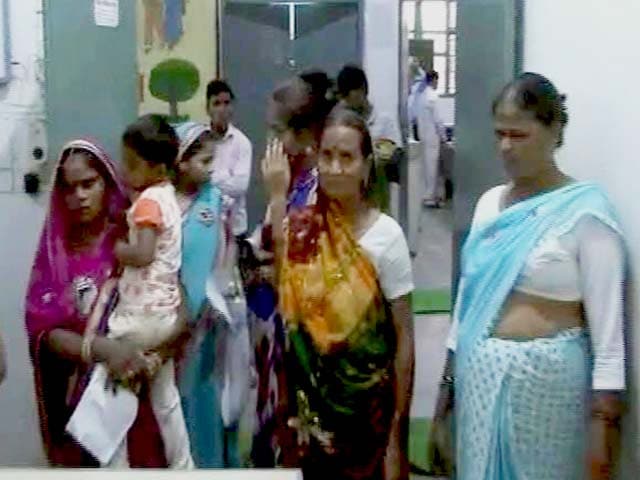 Video : गोरखपुर के बाद अब फर्रुखाबाद के सरकारी हॉस्पिटल में बच्चों की मौत, 1 माह में 30 बच्चों की मौत