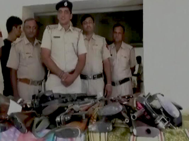 डेरा मुख्यालय से मिला हथियारों का जखीरा