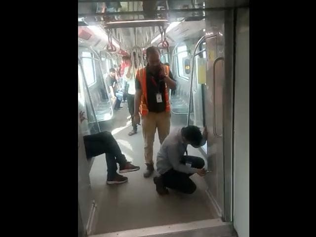 Video : On Day 1, Snag Hits Lucknow Metro