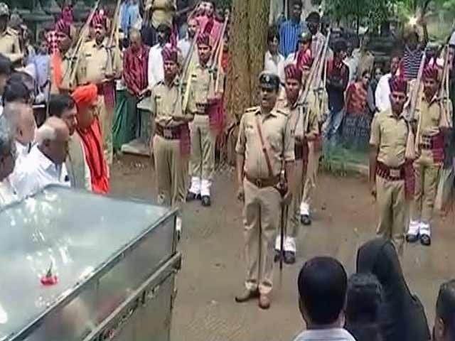 Good Evening इंडिया: राजकीय सम्मान के साथ पत्रकार गौरी लंकेश को दी गई अंतिम विदाई