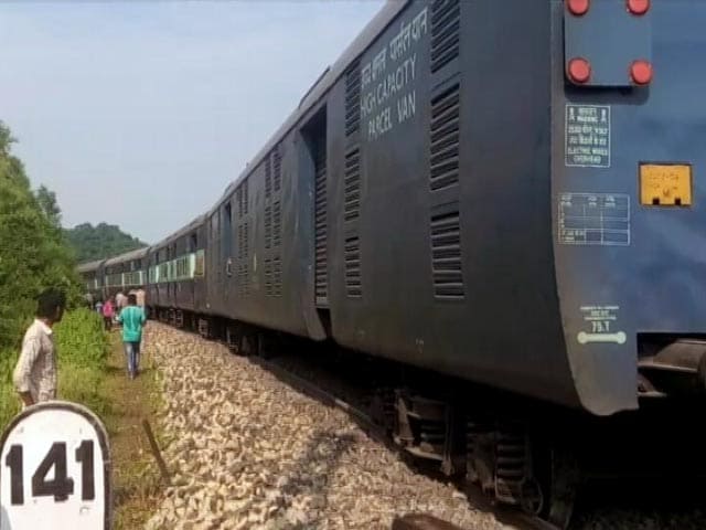 Videos : यूपी के सोनभद्र में रेल हादसा, पटरी से उतरी रेल