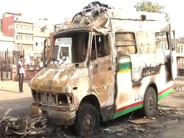 Video : 1 Dead In Violent Clashes In Jaipur, Curfew In Parts Of City