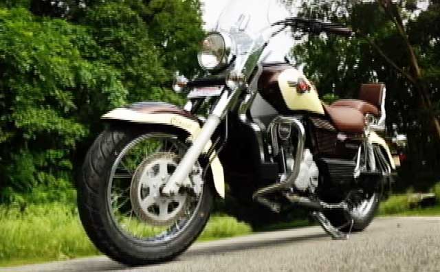 Triumph Street Scrambler, UM Renegade Classic, Hero Glamour 2017