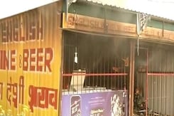 गुरुग्राम के स्कूल में बच्चे की हत्या पर फूटा लोगों का गुस्सा, शराब की दुकान फूंकी गुरुग्राम के स्कूल में बच्चे की हत्या पर फूटा लोगों का गुस्सा, शराब की दुकान फूंकी