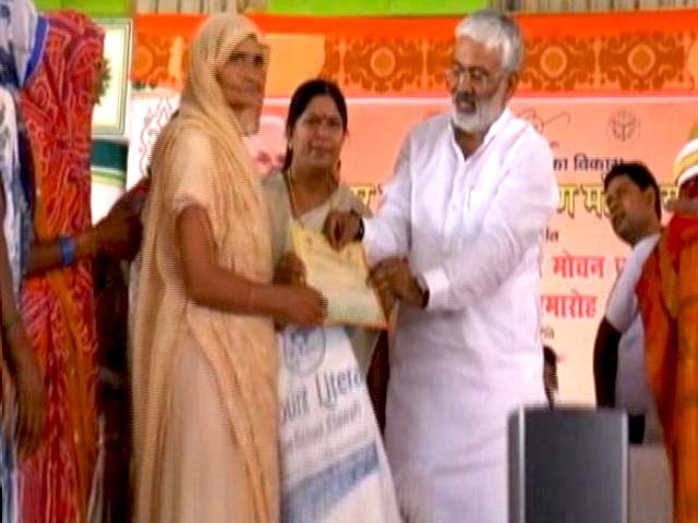 उत्तर प्रदेश: इटावा में किसानों के साथ सरकार का भद्दा मज़ाक