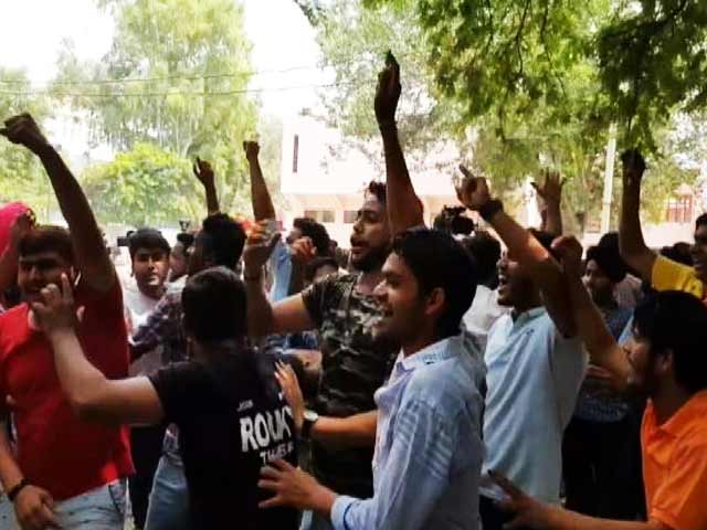 MoJo: NSUI ने अध्यक्ष और उपाध्यक्ष का चुनाव जीता