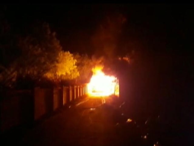 श्रीगंगानगर : हाईटेंशन तार की चपेट में आई बस, दो लोगों की मौत हुई