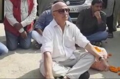 'कारवां ए मोहब्बत' को इजाजत नहीं, यात्रा रोकने का विरोध, धरने पर हर्ष मंदर 'कारवां ए मोहब्बत' को इजाजत नहीं, यात्रा रोकने का विरोध, धरने पर हर्ष मंदर