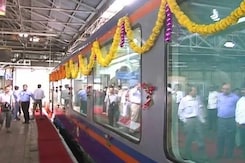 मुंबई-गोवा जन शताब्दी ट्रेन में लगा विस्टाडोम कोच मुंबई-गोवा जन शताब्दी ट्रेन में लगा विस्टाडोम कोच