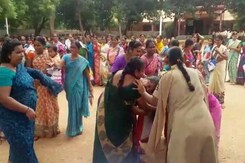 Telangana Government's Saree Gift Leaves Many Women Fighting, Screaming Telangana Government's Saree Gift Leaves Many Women Fighting, Screaming