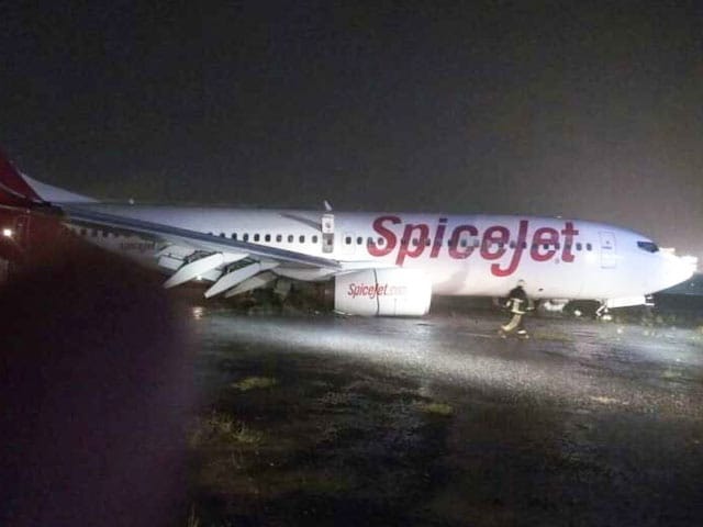 मुंबई : रनवे पर स्पाइसजेट का विमान फिसला