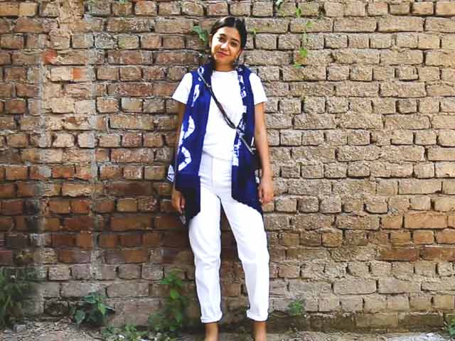 How To Wear A Plain White T-Shirt In 3 Fun Ways!