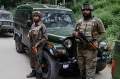 इंडिया 7 बजे: सीमा पर तनाव के बीच भारत और पाकिस्तान के DGMO की बातचीत इंडिया 7 बजे: सीमा पर तनाव के बीच भारत और पाकिस्तान के DGMO की बातचीत