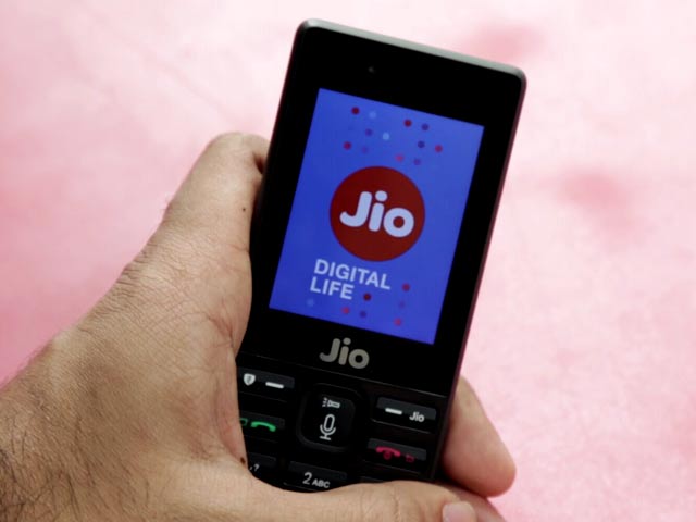 जियो फोन पहली नज़र में...