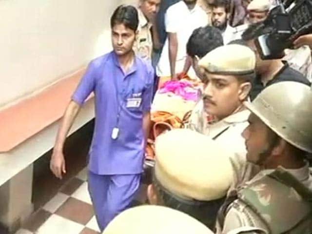 Videos : कौशलेंद्र प्रपन्नाचार्य यानि फलहारी बाबा को पुलिस ने किया गिरफ्तार