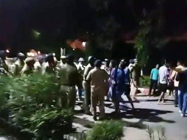 Video : बीएचयू में छात्रों पर लाठीचार्ज, वीसी से मिलने जा रहे थे छात्र