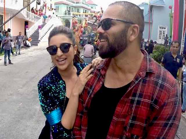 Exclusive: Rohit Shetty & Parineeti Chopra On The Sets Of <i>Golmaal Again</i>