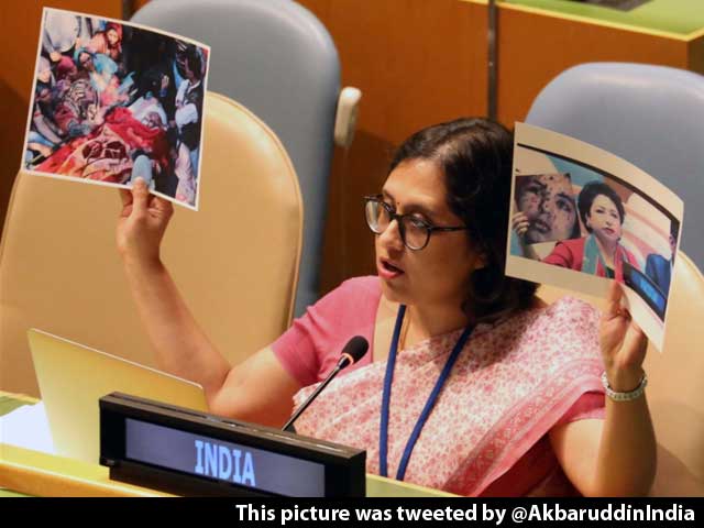 Video : India Responds To Pakistan's Fake Photo At UN With Image of Fallen Braveheart