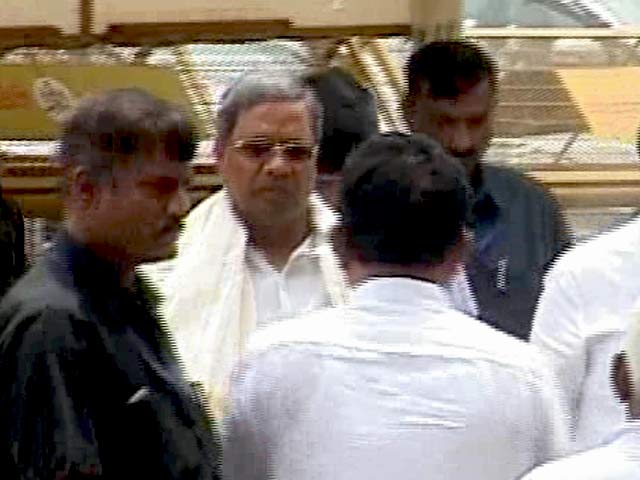 Videos : कर्नाटक के 21 विधायकों को नहीं मिलेगी सेलरी, दो-दो जगहों से ले रहे थे वेतन