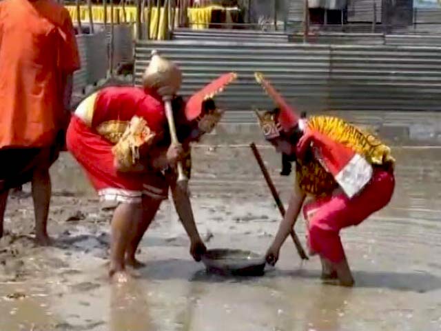 जब राम और हनुमान ने मिलकर की मैदान की सफाई