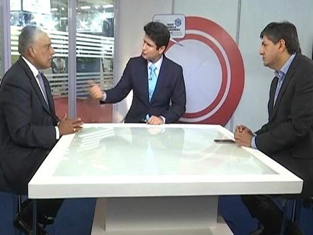 Telecom Rivals Share Stage At India Mobile Congress 2017