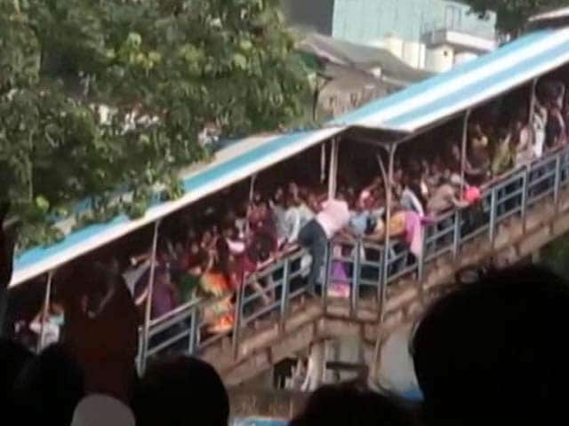 Video : Video: The Stampede On Elphinstone Bridge In Mumbai, 22 dead