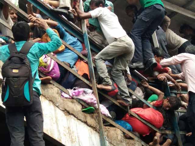 Videos : बड़ी ख़बर: मौत का पुल बना मुंबई का परेल-एलफिंस्टन स्टेशन पुल