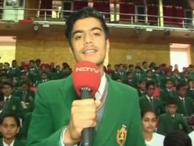 A Young Student Left Amitabh Bachchan Impressed With His Inspirational Poem