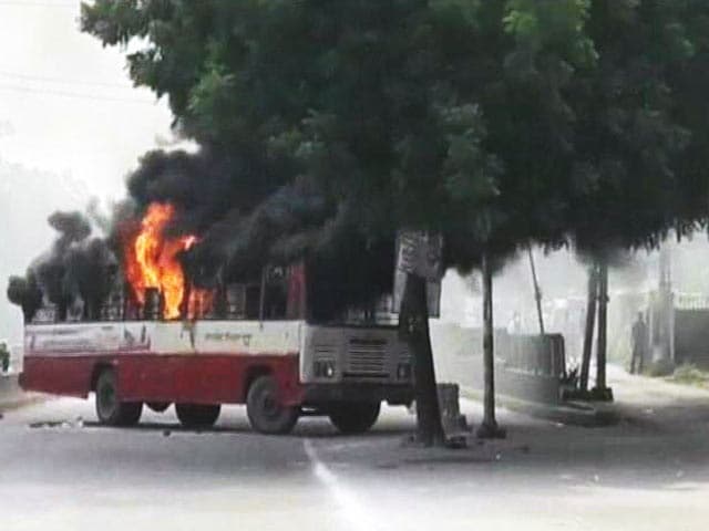Video : इलाहाबाद में बीएसपी नेता की हत्या के बाद बवाल