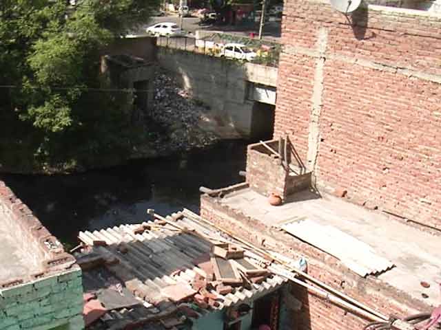 अंधेरी और तंग गलियों में रहने को मजबूर हैं विश्वविद्यालय के गेस्ट टीचर