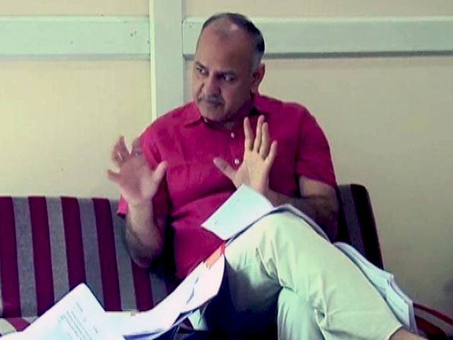 दिल्ली में गेस्ट टीचरों को पक्का करने के फैसले पर एलजी ने फंसाया पेंच