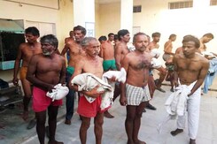 मध्य प्रदेश के टीकमगढ़ में किसानों पर लाठीचार्ज मध्य प्रदेश के टीकमगढ़ में किसानों पर लाठीचार्ज
