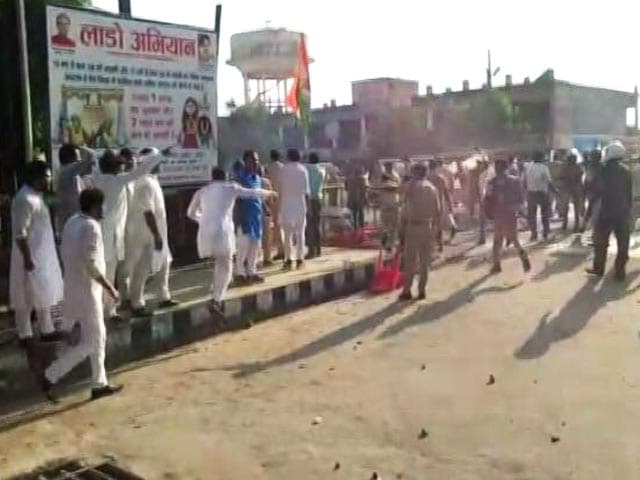 Videos : किसान आंदोलन: फोटो खिंचवाने के लिए प्रदर्शनकारियों ने खुद ही कपड़े उतारे- बीजेपी