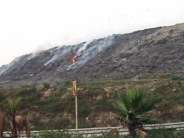 भलस्वा लैंडफिल: दिल्ली में ज़हर उगलता कूड़े का पहाड़