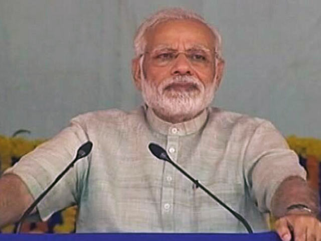 दो दिन के गुजरात दौरे पर प्रधानमंत्री नरेंद्र मोदी, राजकोट में रखी एयरपोर्ट की नींव