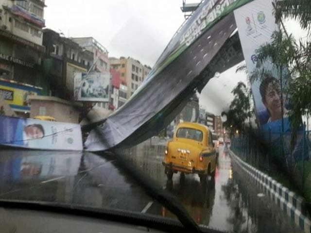 Videos : कोलकाता में खऱाब मौसम की वजह से विमान सेवाएं प्रभावित
