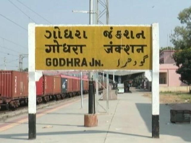 गोधरा केस : 11 दोषियों की फांसी उम्रकैद में बदली, पीड़ित परिवारों को 10 लाख मुआवजे का आदेश