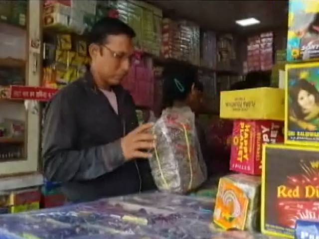 इंडिया 8 बजे : दिवाली से पहले दिल्ली-NCR में पटाखों की बिक्री पर बैन