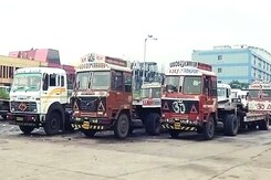 पेट्रोल-डीजल की बढ़ती कीमतों और GST के खिलाफ ट्रांसपोर्टरों की हड़ताल का दूसरा दिन पेट्रोल-डीजल की बढ़ती कीमतों और GST के खिलाफ ट्रांसपोर्टरों की हड़ताल का दूसरा दिन