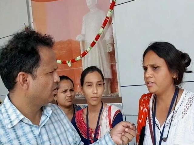 Videos : राहुल गांधी से मिलने के बाद क्या है गुजरात की छात्राओं की राय