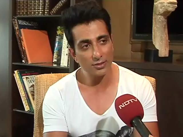 बॉलीवुड अभिनेता सोनू सूद से खास बातचीत