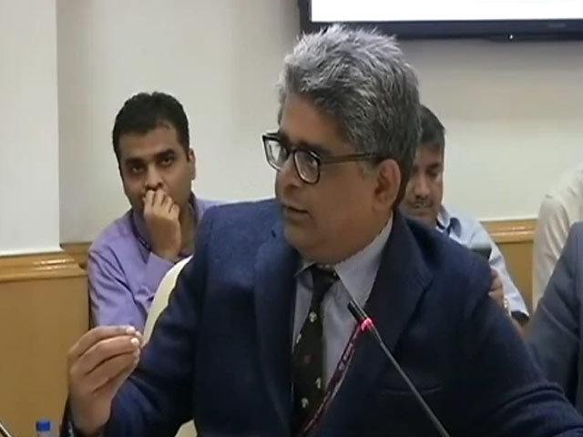 दिवाली से पहले बाज़ार से रौनक गायब