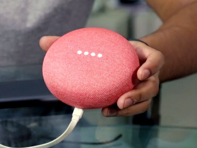 Google Home Mini Unboxing and First Look