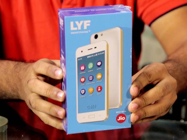 Reliance's Rs. 2,692 4G Smartphone: Unboxing & First Look