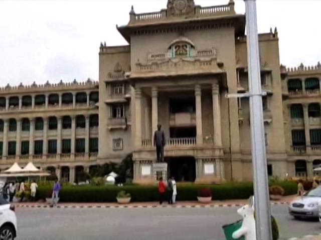 Video : Karnataka Plans Mid-Day Meals To Keep Lawmakers In Assembly