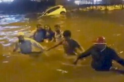 बेंगलुरु में भारी बारिश में पांच की मौत बेंगलुरु में भारी बारिश में पांच की मौत