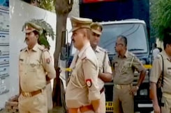 आरुषि-हेमराज हत्याकांड में बरी होने के बाद आज किसी भी वक्त राजेश और नूपुर तलवार की हो सकती है रिहाई आरुषि-हेमराज हत्याकांड में बरी होने के बाद आज किसी भी वक्त राजेश और नूपुर तलवार की हो सकती है रिहाई