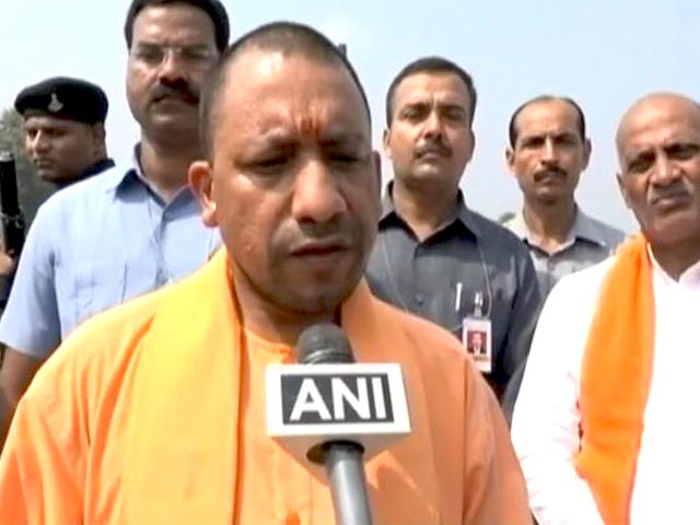 ताजमहल को भारतीयों के खून पसीने से बनाया है : सीएम योगी ताजमहल को भारतीयों के खून पसीने से बनाया है : सीएम योगी