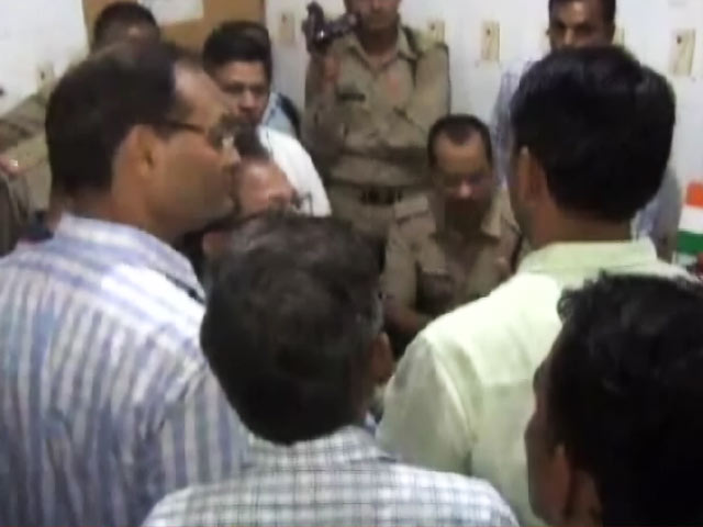 भ्रूण की जांच करने वाले डॉक्टरों को बचाने उतरे बीजेपी विधायक