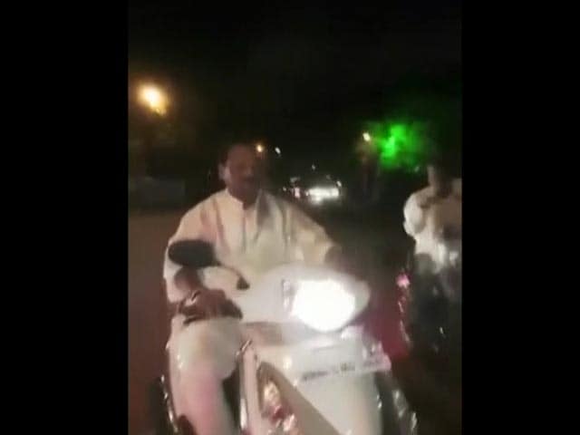 Video : Jharkhand Chief Minister Goes For Diwali Ride, Leaves Helmet At Home